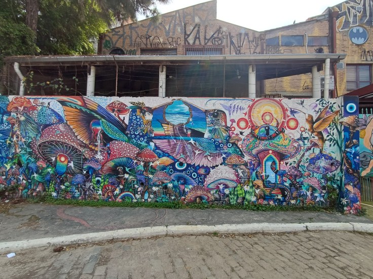 Hummingbird mural in Vila Madalena